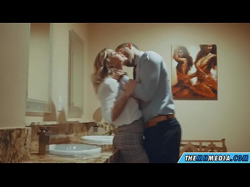 ❤️ جڏهن هڪ busty سنهري اوھان کي هڪ عوامي آرام روم ۾ seduces ️❌ مقعد فحش